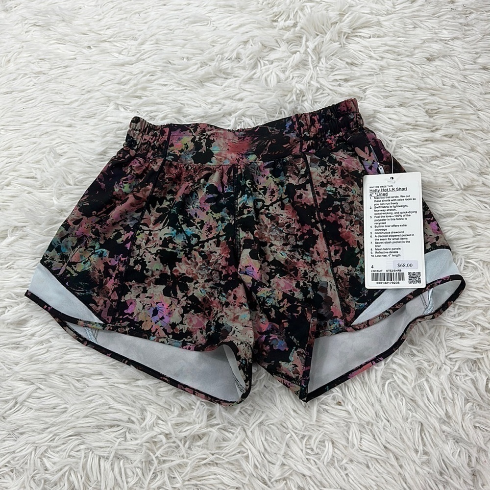 NWT Lululemon Hotty Hot Low-Rise Lined Short 4" Stencil Blossom Red Multi